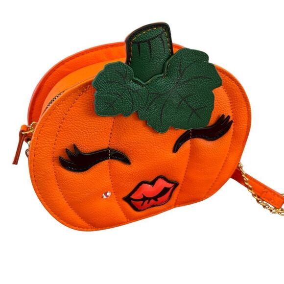 Betsey Johnson’s Adorable “ Oh My Gourd” Pumpkin Lady Crossbody. - Picture 2 of 5